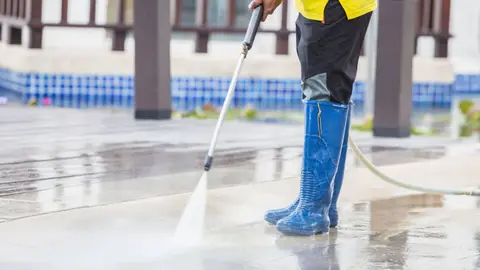Pressure Washing vs. Soft Washing